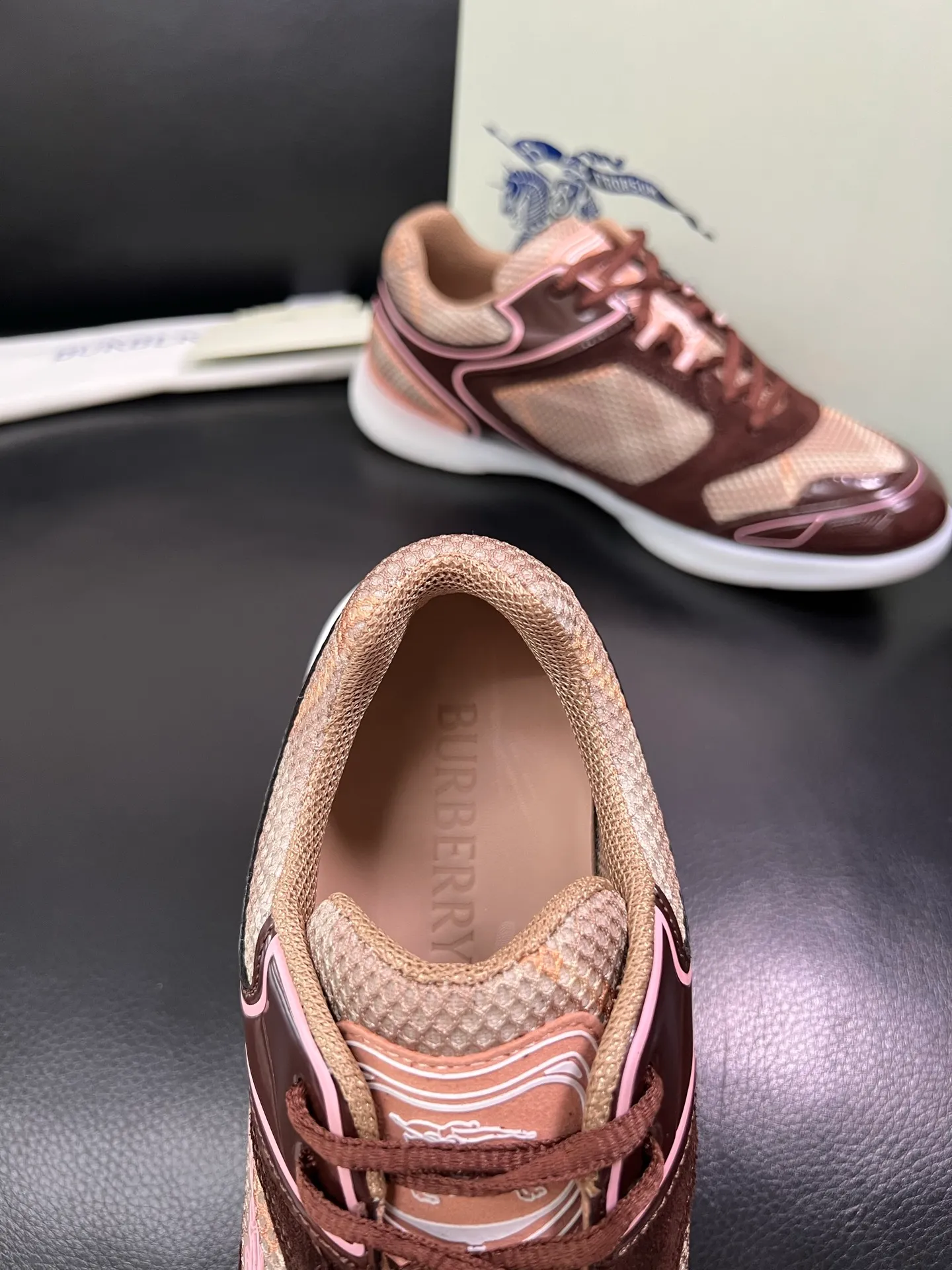 Men's shoes 💰740 BURBERRY top crafts Burberry counter synchronization, original factory configuration imported cowhide fabrics from Italy, high-quality complex splicing process, imported cowhide inner pads, breathable and comfortable, soles: original soles specially provided by the original factory, original and single goods High quality welcome to compare, code number 38-44 (customized 45 46) 85855